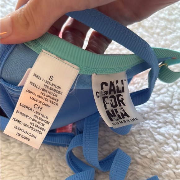 Bikini - Picture 3 of 4